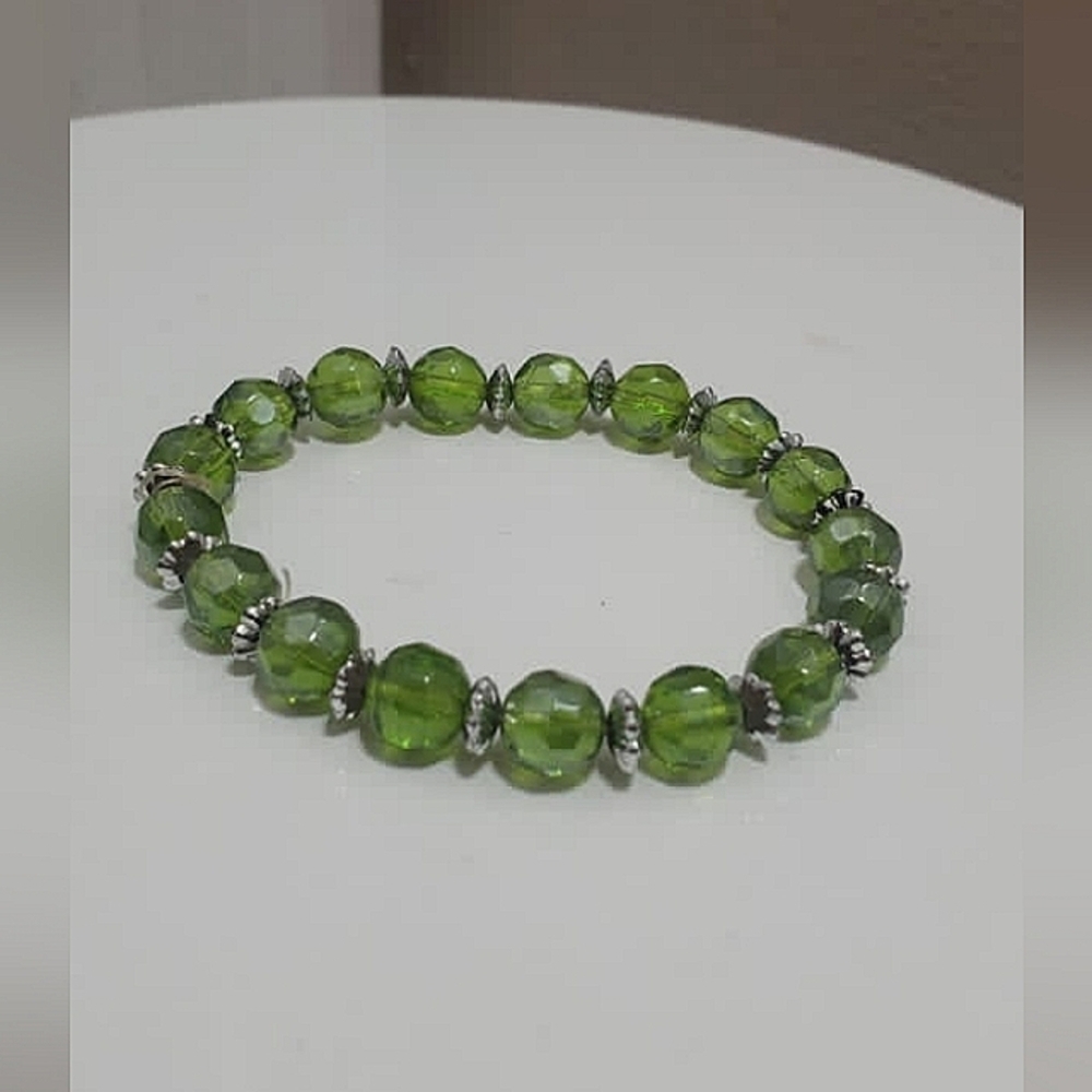 A Funky Chunky Green Stretch Bead Bracelet. 🌴